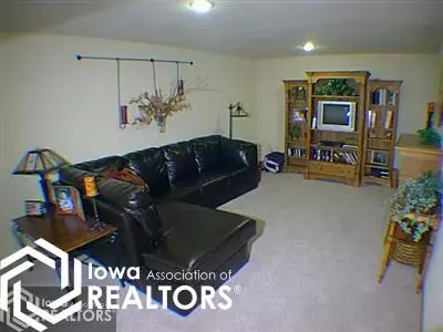 220 W Lyon St, Garner, IA 50438 photo 9
