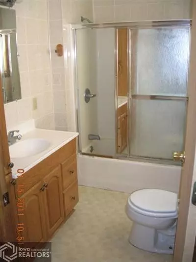 112 E Washington St, Shell Rock, IA 50670 photo 2