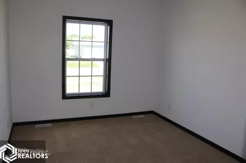 235 E Cardinal St, Garner, IA 50438 photo 9