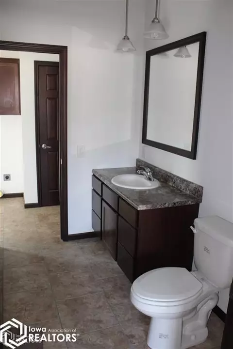 235 E Cardinal St, Garner, IA 50438 photo 7