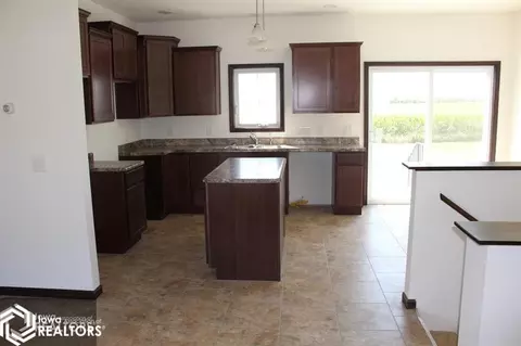 235 E Cardinal St, Garner, IA 50438 photo 5