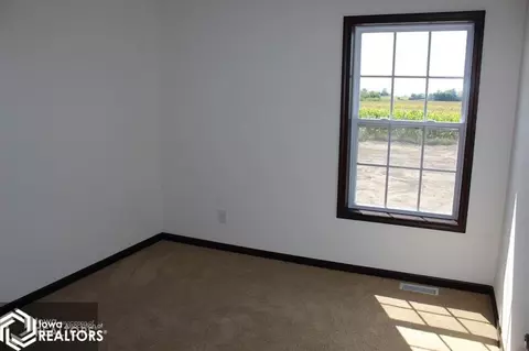 235 E Cardinal St, Garner, IA 50438 photo 10