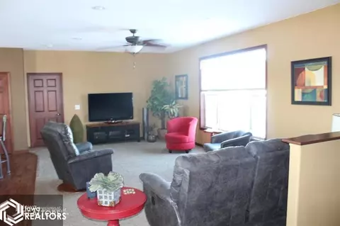 185 E Cardinal St, Garner, IA 50438 photo 5