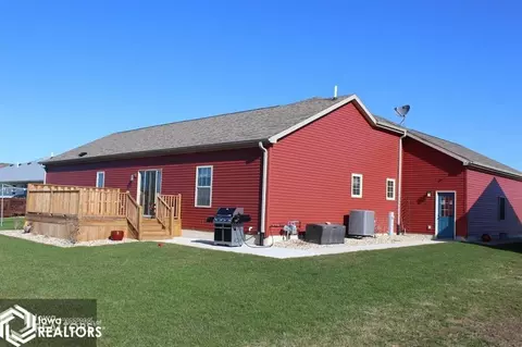 185 E Cardinal St, Garner, IA 50438 photo 2
