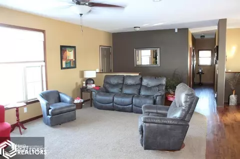 185 E Cardinal St, Garner, IA 50438 photo 9