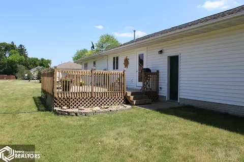 290 W Lyons St, Garner, IA 50438 photo 4