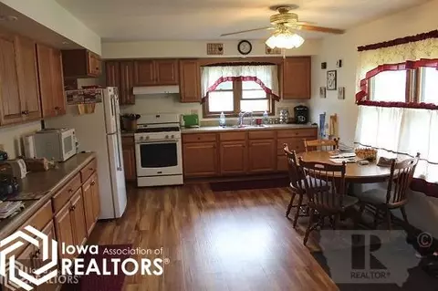 390 Rose Ave, Garner, IA 50438 photo 2