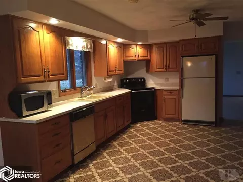 511 Standring St, Corwith, IA 50430 photo 5