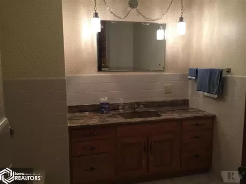511 Standring St, Corwith, IA 50430 photo 13