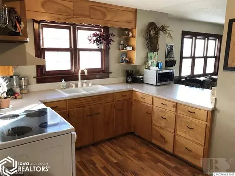 314 E Walnut, Manly, IA 50456 photo 3