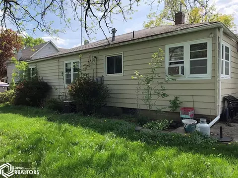 210 6th St SE, Hampton, IA 50441 photo 2