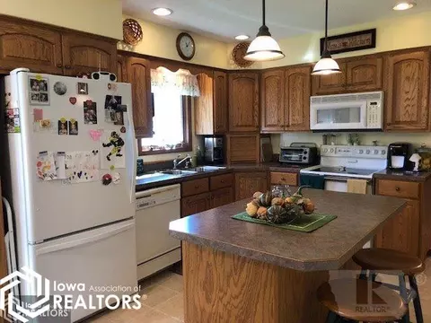 415 Division St, Garner, IA 50438 photo 11