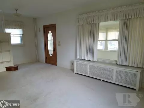 304 E Walnut St, Manly, IA 50456 photo 4