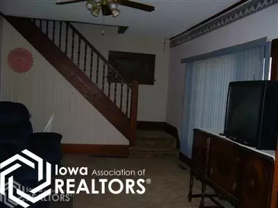 313 Walnut St, Conrad, IA 50621 photo 3