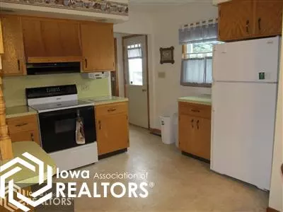 202 2nd St, Garwin, IA 50632 photo 3
