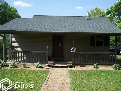 613 E 2nd St, Vinton, IA 52349 photo 1