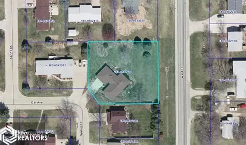 1726 Spring St, Grinnell, IA 50112 photo 2