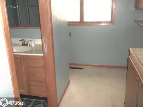 301 4th St, Garwin, IA 50632 photo 3