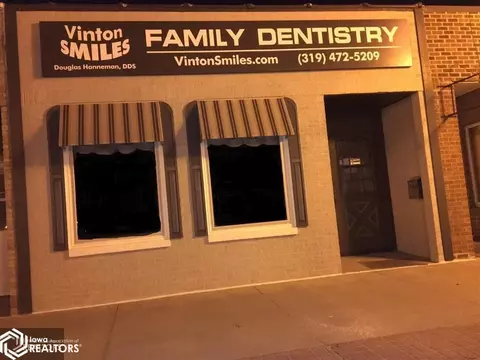 118 E Fourth St, Vinton, IA 52349 photo 1