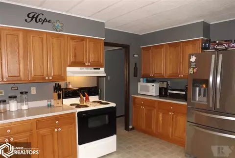 402 E Walnut St, Conrad, IA 50621 photo 6