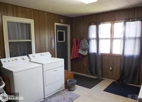 402 E Walnut St, Conrad, IA 50621 photo 21