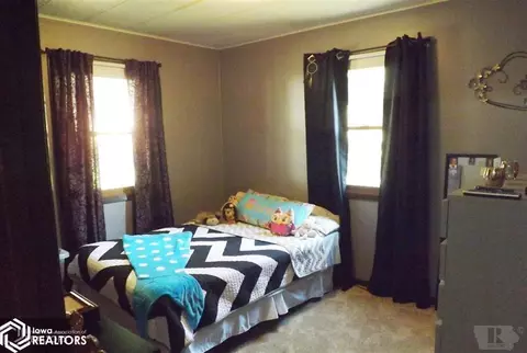 402 E Walnut St, Conrad, IA 50621 photo 17