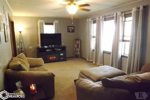 402 E Walnut St, Conrad, IA 50621 photo 12