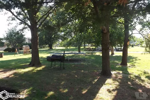 402 E Walnut St, Conrad, IA 50621 photo 4