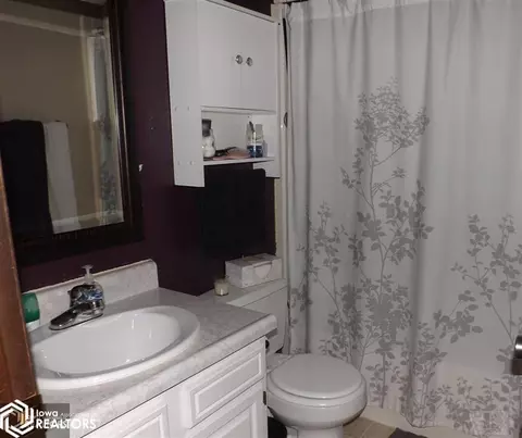 402 E Walnut St, Conrad, IA 50621 photo 20