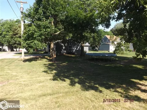 402 E Walnut St, Conrad, IA 50621 photo 3