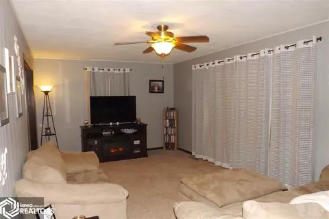 402 E Walnut St, Conrad, IA 50621 photo 10