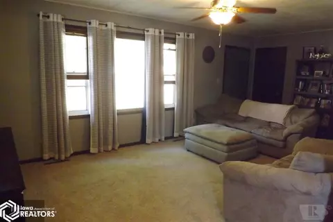 402 E Walnut St, Conrad, IA 50621 photo 13