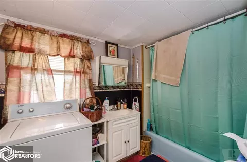 112 E 2nd, Brooklyn, IA 52211 photo 12
