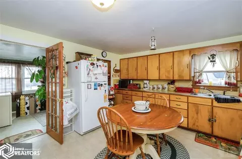 112 E 2nd, Brooklyn, IA 52211 photo 4