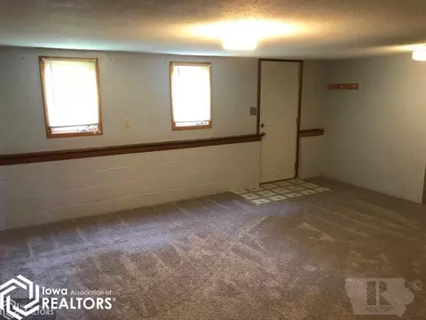 313 Charles St, Conrad, IA 50621 photo 17
