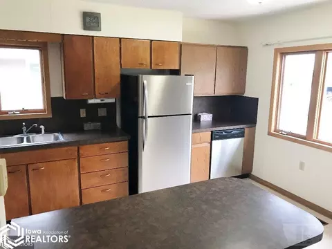 313 Charles St, Conrad, IA 50621 photo 6