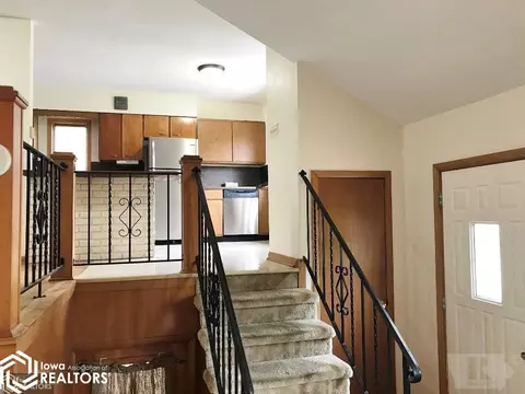 313 Charles St, Conrad, IA 50621 photo 3