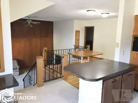 313 Charles St, Conrad, IA 50621 photo 4