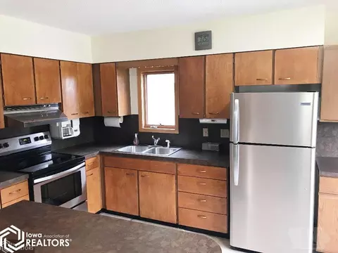 313 Charles St, Conrad, IA 50621 photo 5