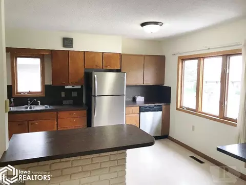 313 Charles St, Conrad, IA 50621 photo 8