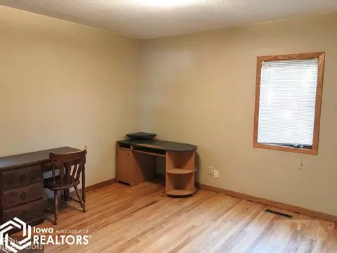 313 Charles St, Conrad, IA 50621 photo 14