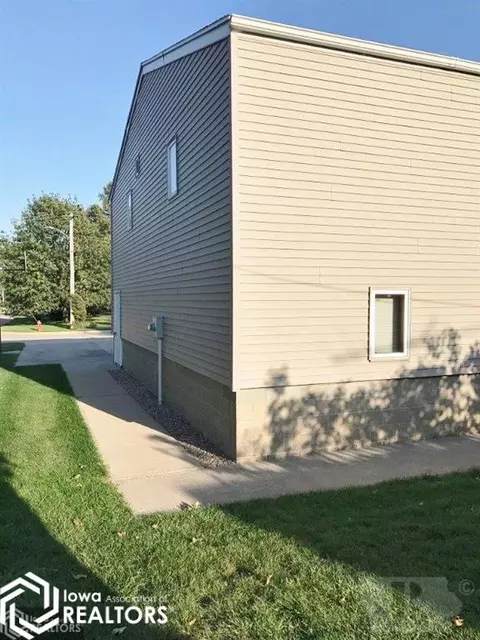 313 Charles St, Conrad, IA 50621 photo 28