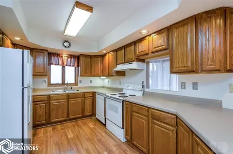 711 E Main St, Brooklyn, IA 52211 photo 8