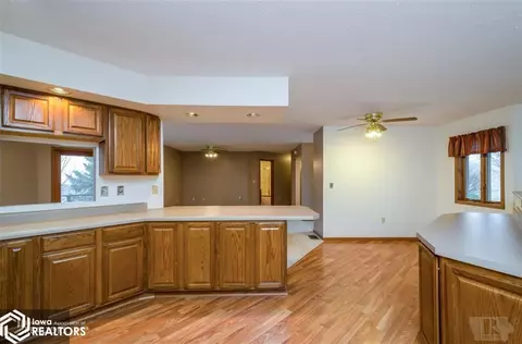 711 E Main St, Brooklyn, IA 52211 photo 7