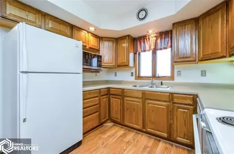 711 E Main St, Brooklyn, IA 52211 photo 9