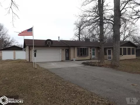 122 E Oakwood Dr, Conrad, IA 50621 photo 1
