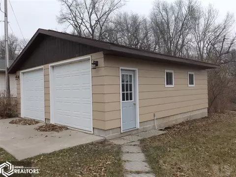 122 E Oakwood Dr, Conrad, IA 50621 photo 2