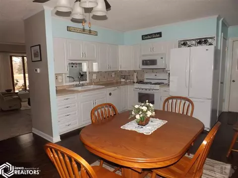 122 E Oakwood Dr, Conrad, IA 50621 photo 10