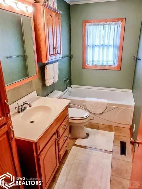 403 3rd St, Garwin, IA 50632 photo 12