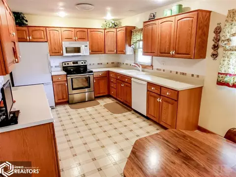 403 3rd St, Garwin, IA 50632 photo 3